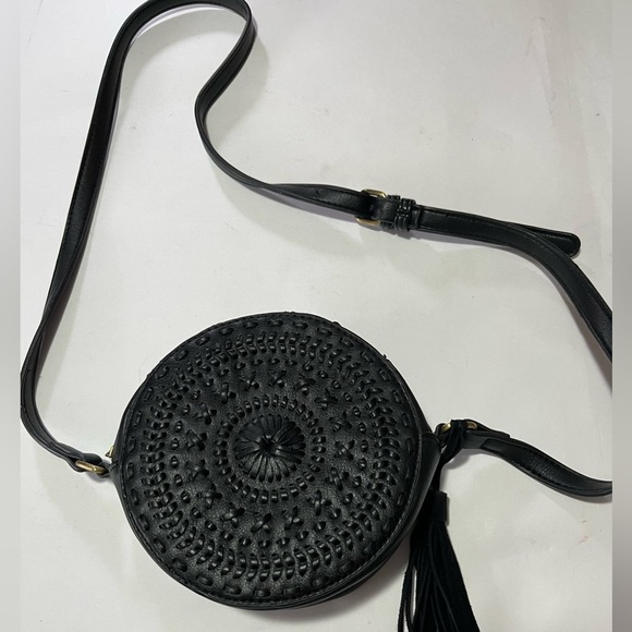 ⭐️ 3/$25 ⭐️ Black Round Whipstitch Crossbody - Picture 5 of 13